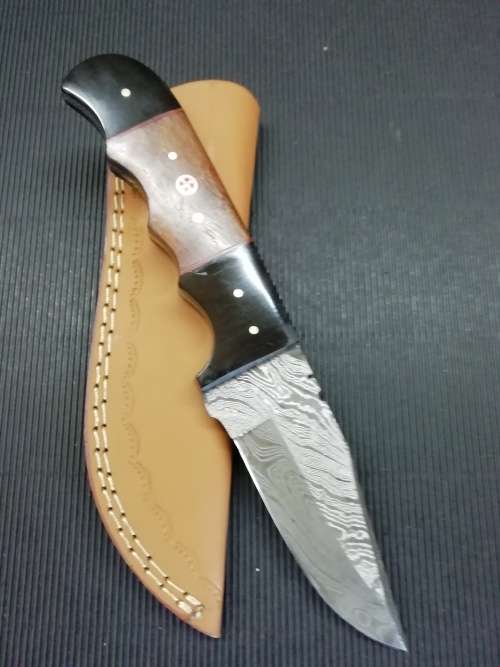 HANDMADE DAMASCUS STEEL HUNTING KNIFE !!!