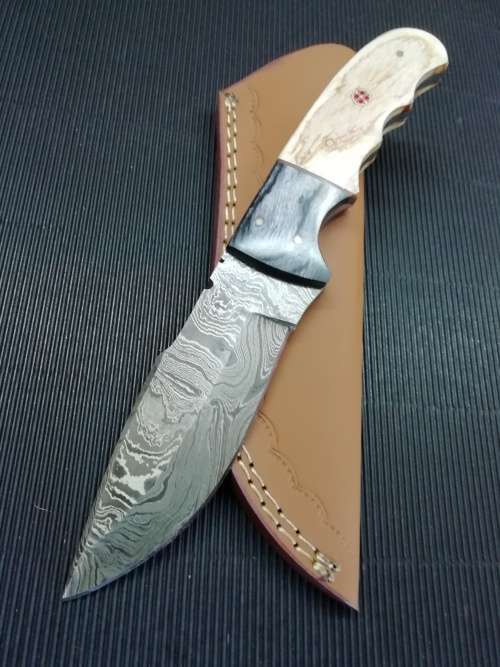 HANDMADE DAMASCUS STEEL HUNTING KNIFE !!!