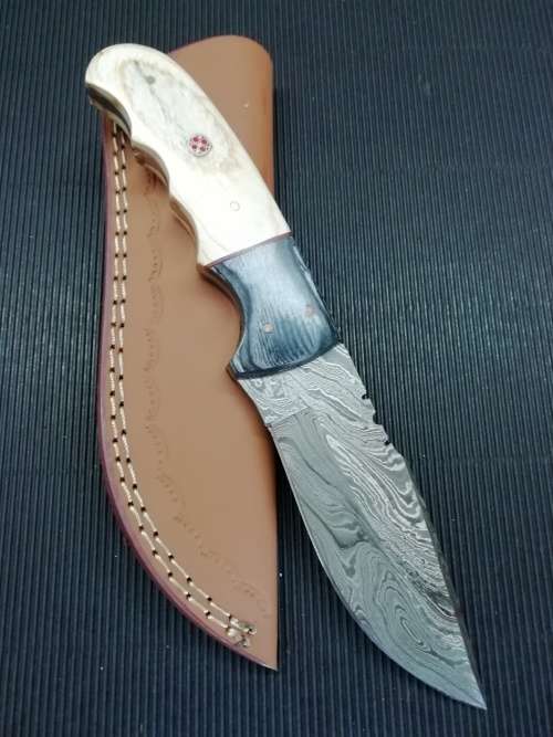 HANDMADE DAMASCUS STEEL HUNTING KNIFE !!!