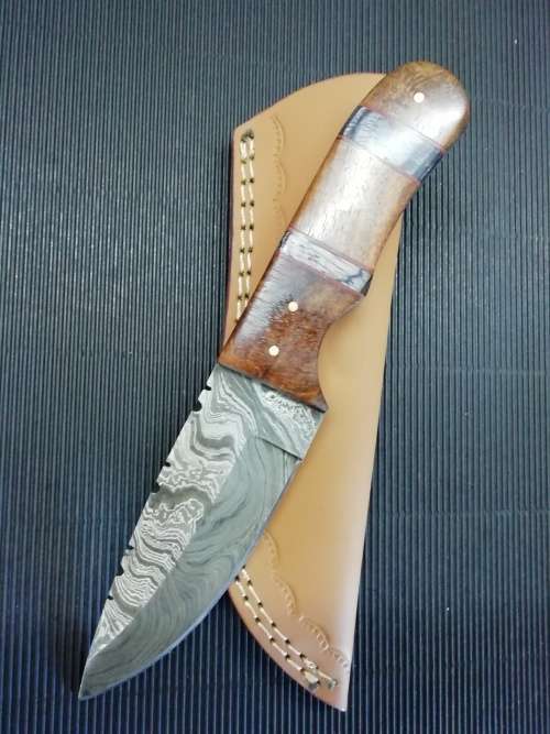 HANDMADE DAMASCUS STEEL HUNTING KNIFE !!!