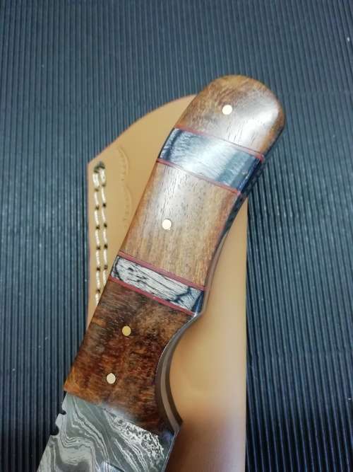 HANDMADE DAMASCUS STEEL HUNTING KNIFE !!!