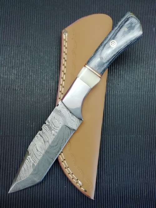 HANDMADE DAMASCUS STEEL HUNTING KNIFE !!!