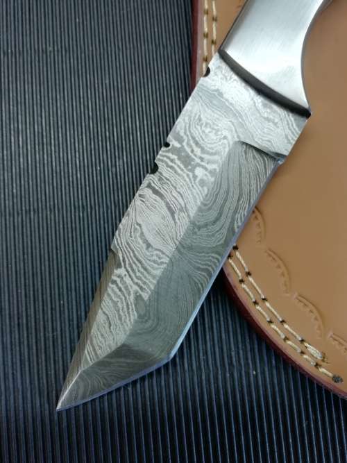 HANDMADE DAMASCUS STEEL HUNTING KNIFE !!!