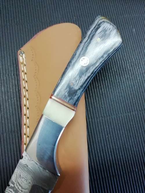 HANDMADE DAMASCUS STEEL HUNTING KNIFE !!!