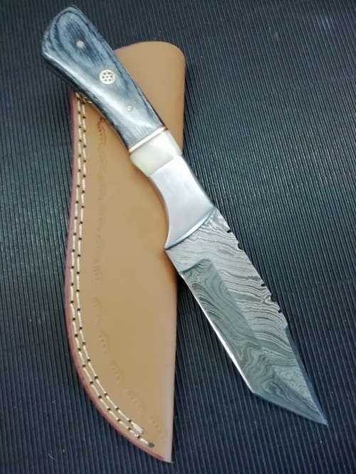 HANDMADE DAMASCUS STEEL HUNTING KNIFE !!!