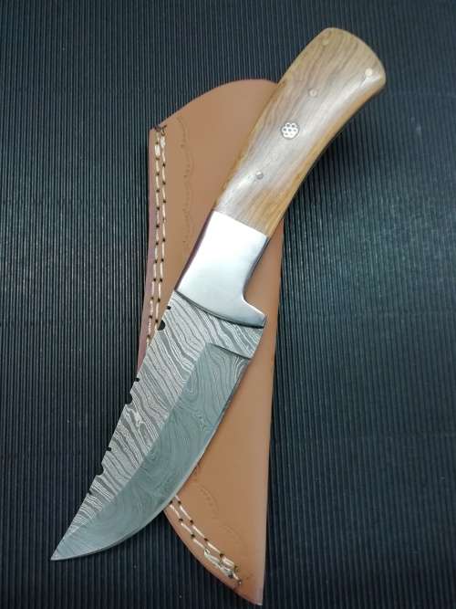 HANDMADE DAMASCUS STEEL HUNTING KNIFE !!!