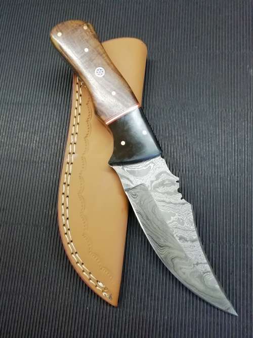 HANDMADE DAMASCUS STEEL HUNTING KNIFE !!!