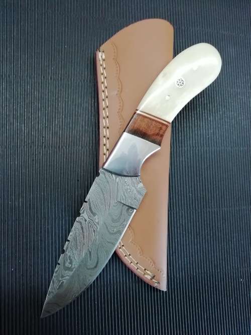 HANDMADE DAMASCUS STEEL HUNTING KNIFE !!!