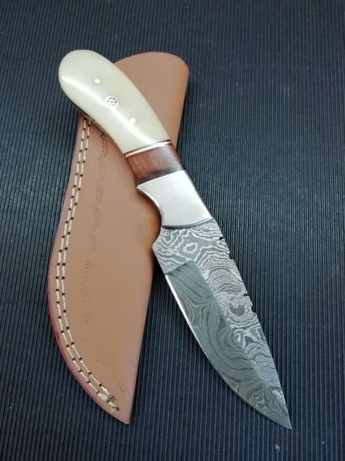 HANDMADE DAMASCUS STEEL HUNTING KNIFE !!!