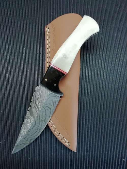 HANDMADE DAMASCUS STEEL HUNTING KNIFE !!!