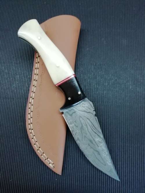 HANDMADE DAMASCUS STEEL HUNTING KNIFE !!!