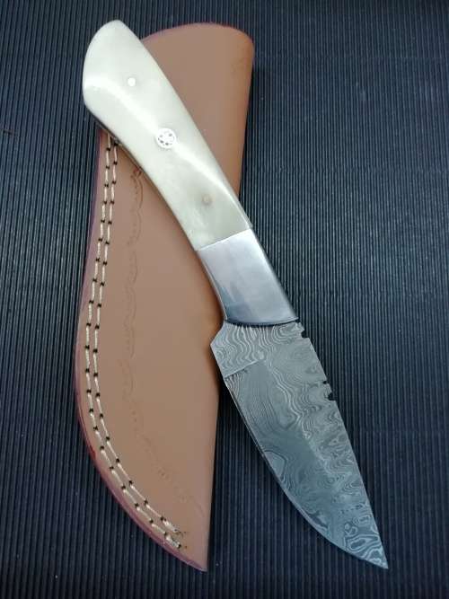 HANDMADE DAMASCUS STEEL HUNTING KNIFE !!!