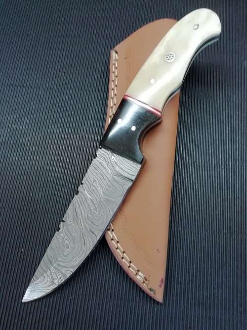 HANDMADE DAMASCUS STEEL HUNTING KNIFE !!!