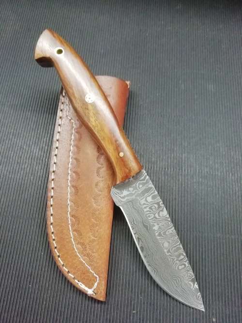 HANDMADE DAMASCUS STEEL HUNTING KNIFE !!!