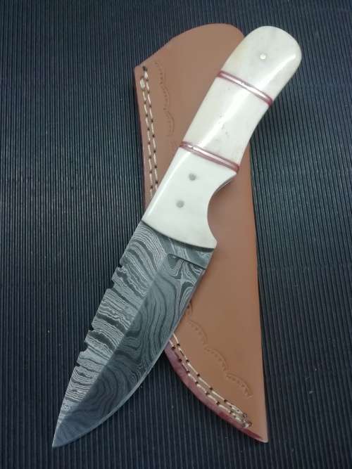 HANDMADE DAMASCUS STEEL HUNTING KNIFE !!!