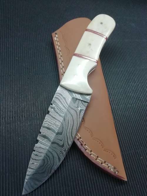 HANDMADE DAMASCUS STEEL HUNTING KNIFE !!!