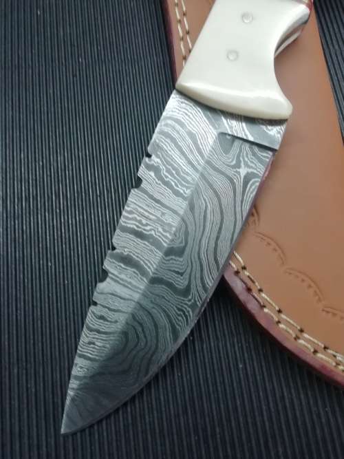 HANDMADE DAMASCUS STEEL HUNTING KNIFE !!!