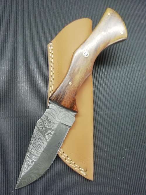 HANDMADE DAMASCUS STEEL HUNTING KNIFE !!!