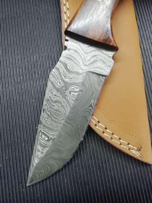HANDMADE DAMASCUS STEEL HUNTING KNIFE !!!