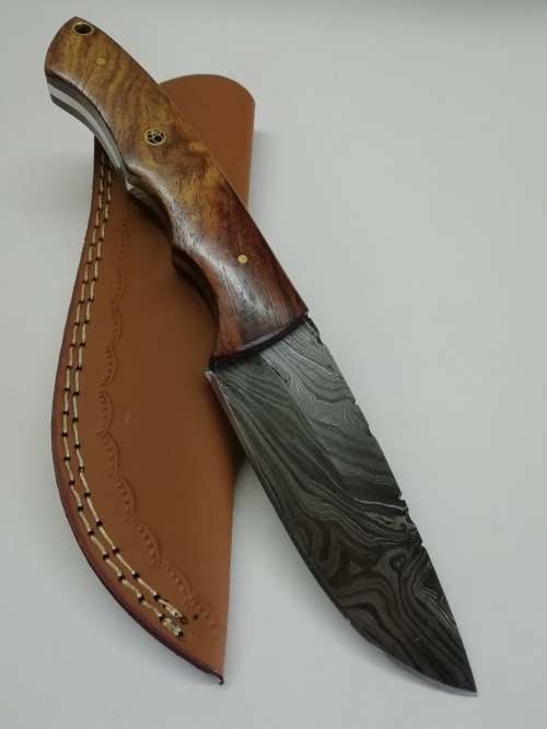 HANDMADE DAMASCUS STEEL HUNTING KNIFE !!!