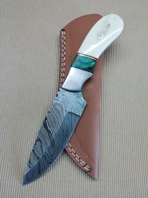 HANDMADE DAMASCUS STEEL HUNTING KNIFE !!!