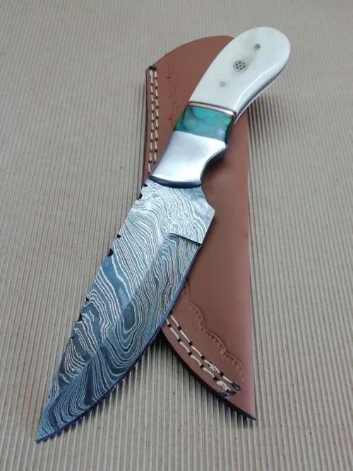 HANDMADE DAMASCUS STEEL HUNTING KNIFE !!!