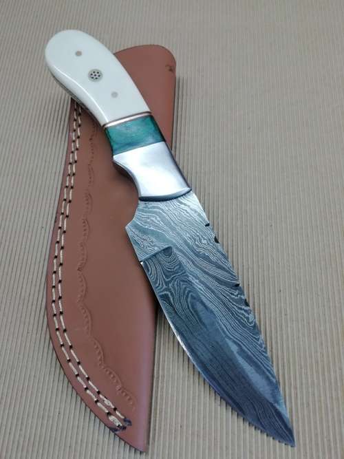 HANDMADE DAMASCUS STEEL HUNTING KNIFE !!!