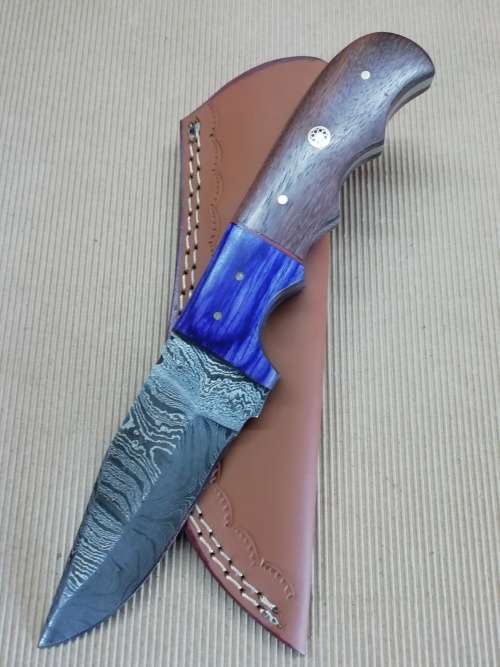 HANDMADE DAMASCUS STEEL HUNTING KNIFE !!!