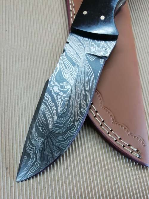 HANDMADE DAMASCUS STEEL HUNTING KNIFE !!!