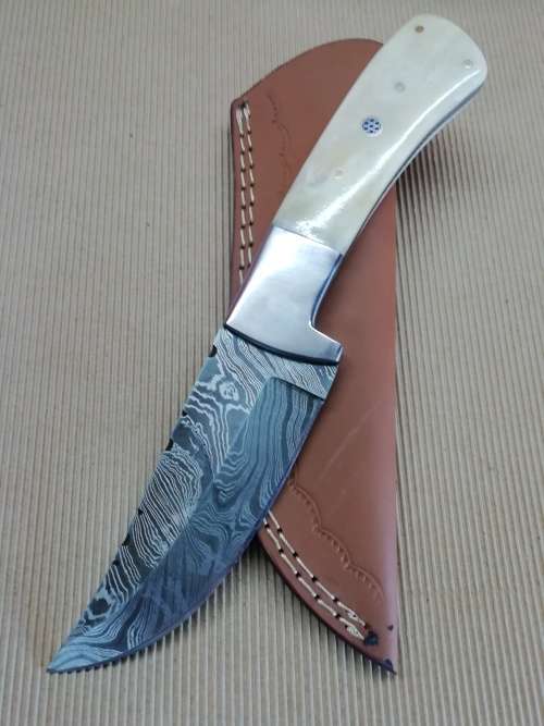 HANDMADE DAMASCUS STEEL HUNTING KNIFE !!!