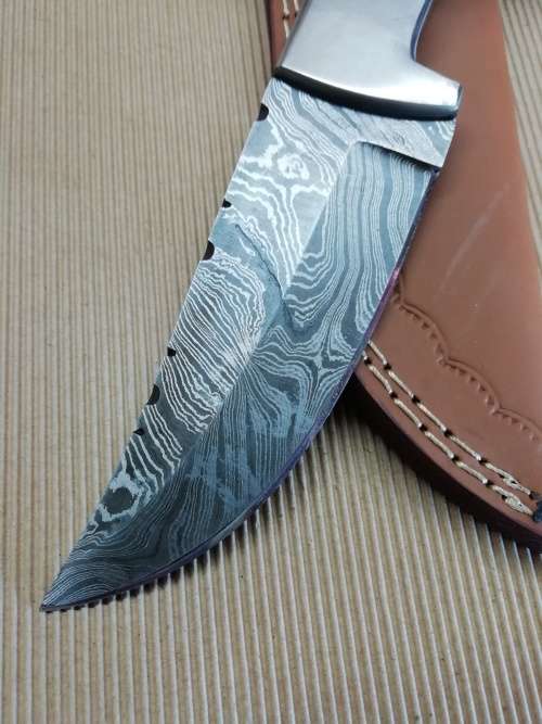 HANDMADE DAMASCUS STEEL HUNTING KNIFE !!!