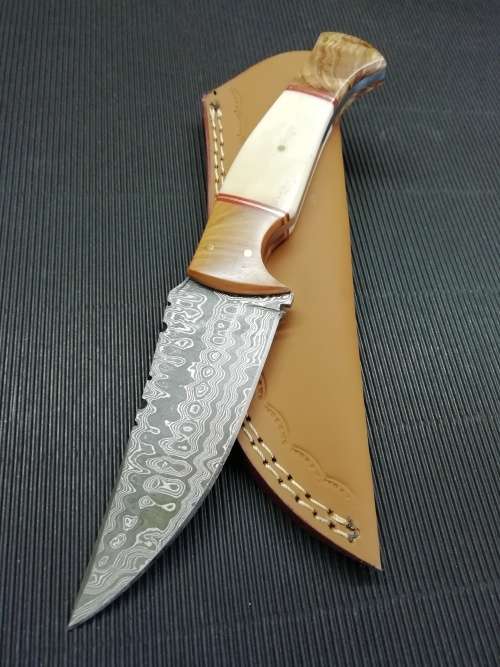 HANDMADE DAMASCUS STEEL HUNTING KNIFE !!!