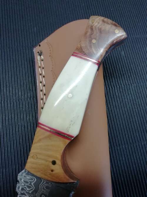HANDMADE DAMASCUS STEEL HUNTING KNIFE !!!