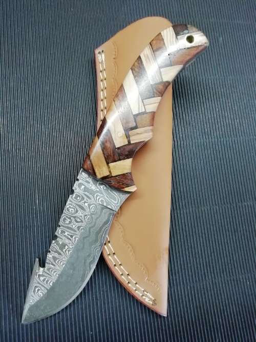 HANDMADE DAMASCUS STEEL HUNTING KNIFE !!!