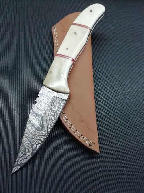 HANDMADE DAMASCUS STEEL HUNTING KNIFE !!!