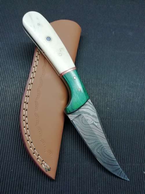 HANDMADE DAMASCUS STEEL HUNTING KNIFE !!!