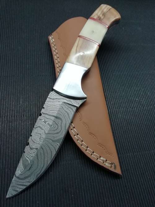 HANDMADE DAMASCUS STEEL HUNTING KNIFE !!!