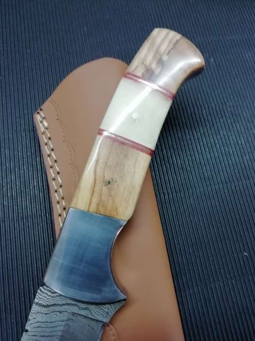 HANDMADE DAMASCUS STEEL HUNTING KNIFE !!!