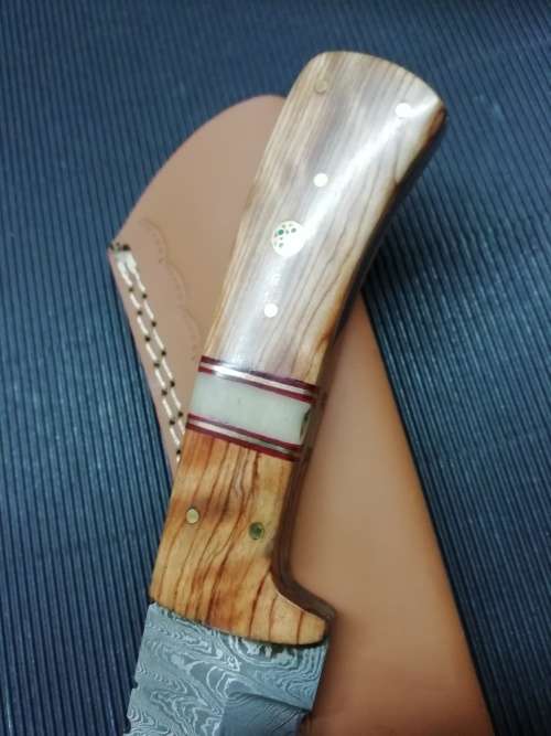 HANDMADE DAMASCUS STEEL HUNTING KNIFE !!!