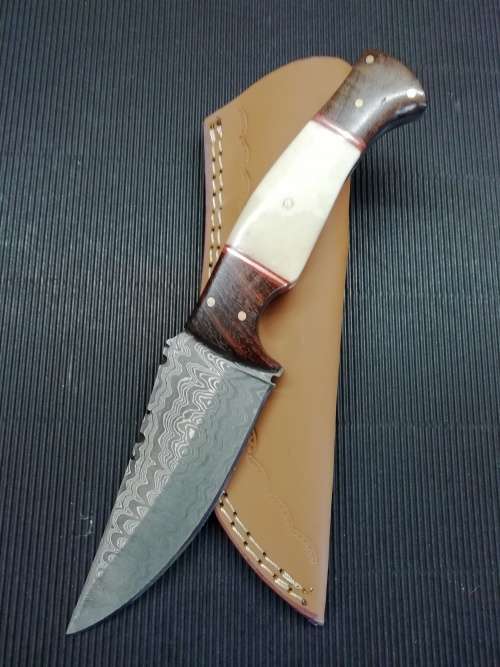 HANDMADE DAMASCUS STEEL HUNTING KNIFE !!!