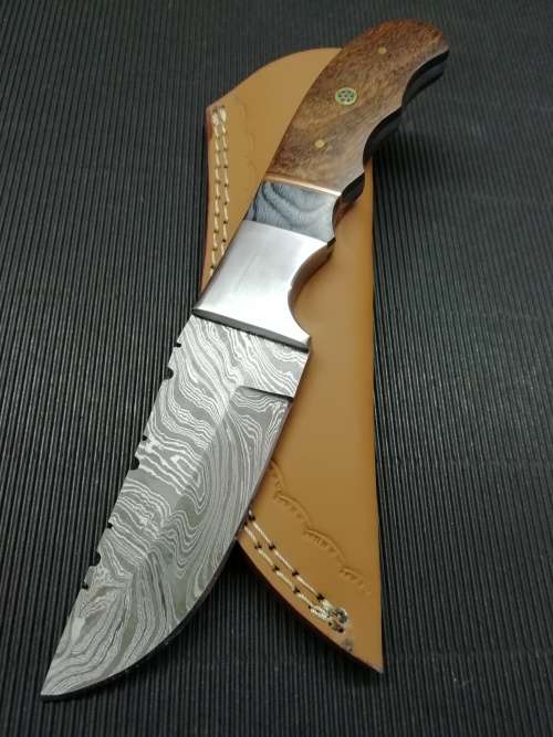 HANDMADE DAMASCUS STEEL HUNTING KNIFE !!!