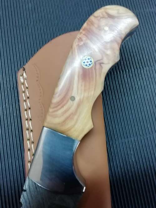 HANDMADE DAMASCUS STEEL HUNTING KNIFE !!!