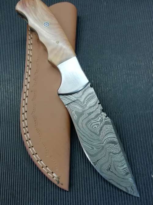 HANDMADE DAMASCUS STEEL HUNTING KNIFE !!!