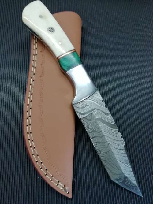 HANDMADE DAMASCUS STEEL HUNTING KNIFE !!!