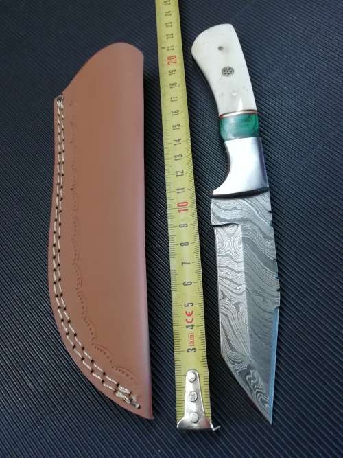 HANDMADE DAMASCUS STEEL HUNTING KNIFE !!!