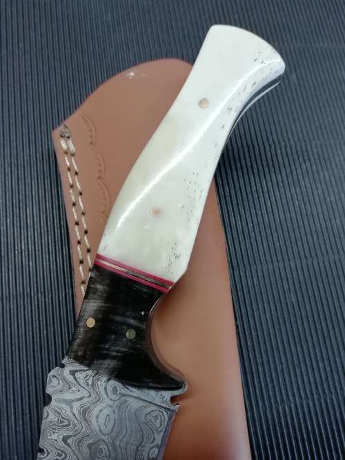 HANDMADE DAMASCUS STEEL HUNTING KNIFE !!!