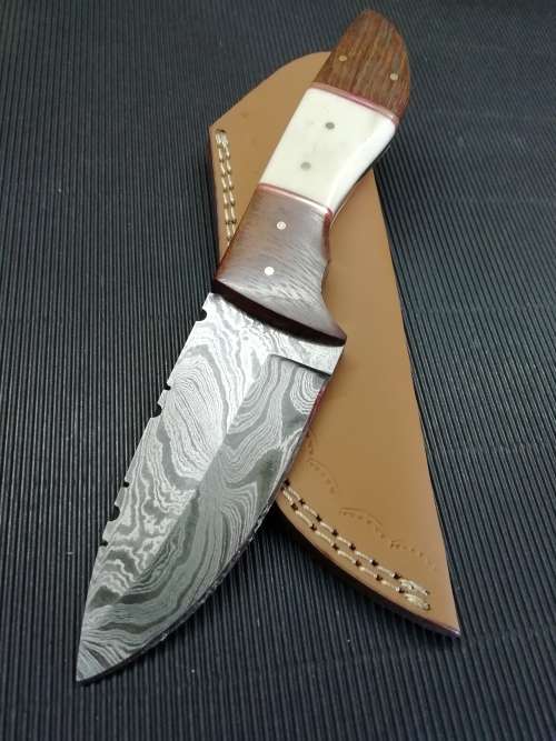HANDMADE DAMASCUS STEEL HUNTING KNIFE !!!