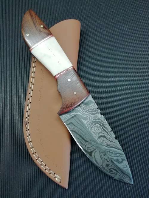 HANDMADE DAMASCUS STEEL HUNTING KNIFE !!!