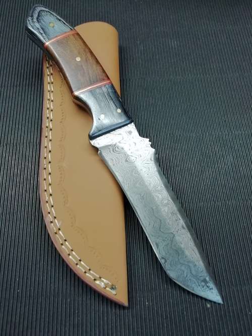 HANDMADE DAMASCUS STEEL HUNTING KNIFE !!