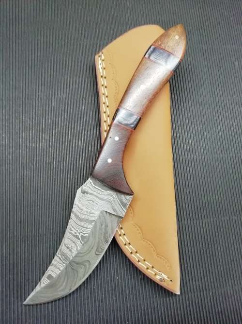HANDMADE DAMASCUS STEEL HUNTING KNIFE !!!